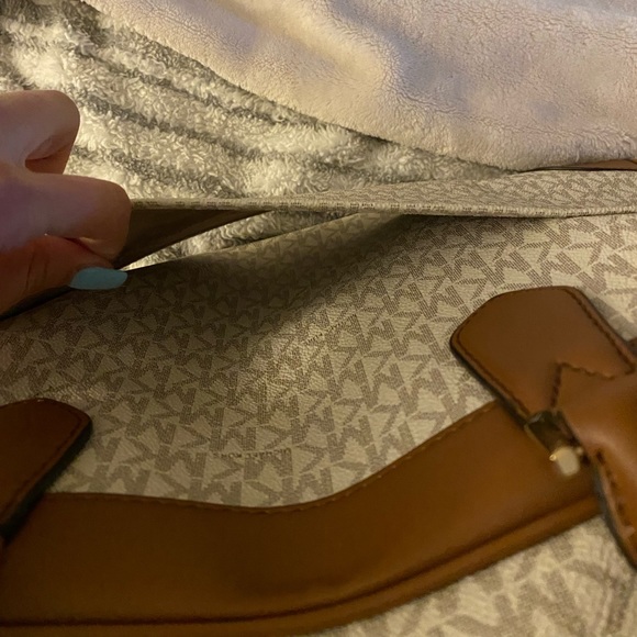 MK duffel bag. Used one time for Vegas trip. $400 obo - Picture 4 of 5